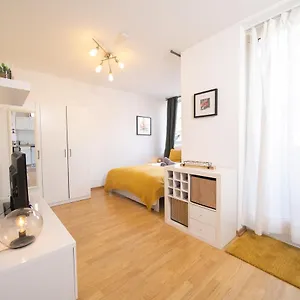 Shiny - Zentral Mit Balkon - Messe - Küche Neuss